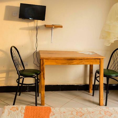 Relief Motel Fort Portal エクステリア 写真