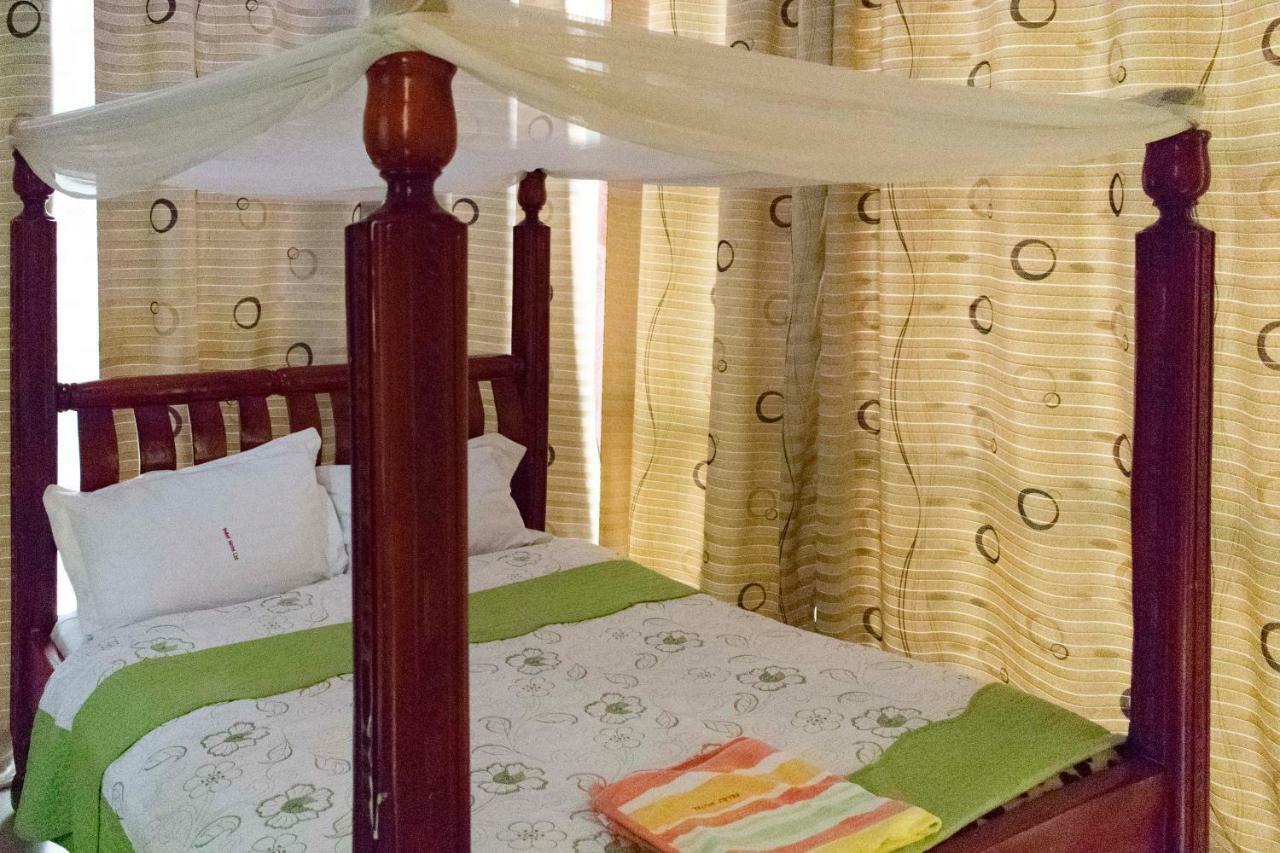 Relief Motel Fort Portal エクステリア 写真