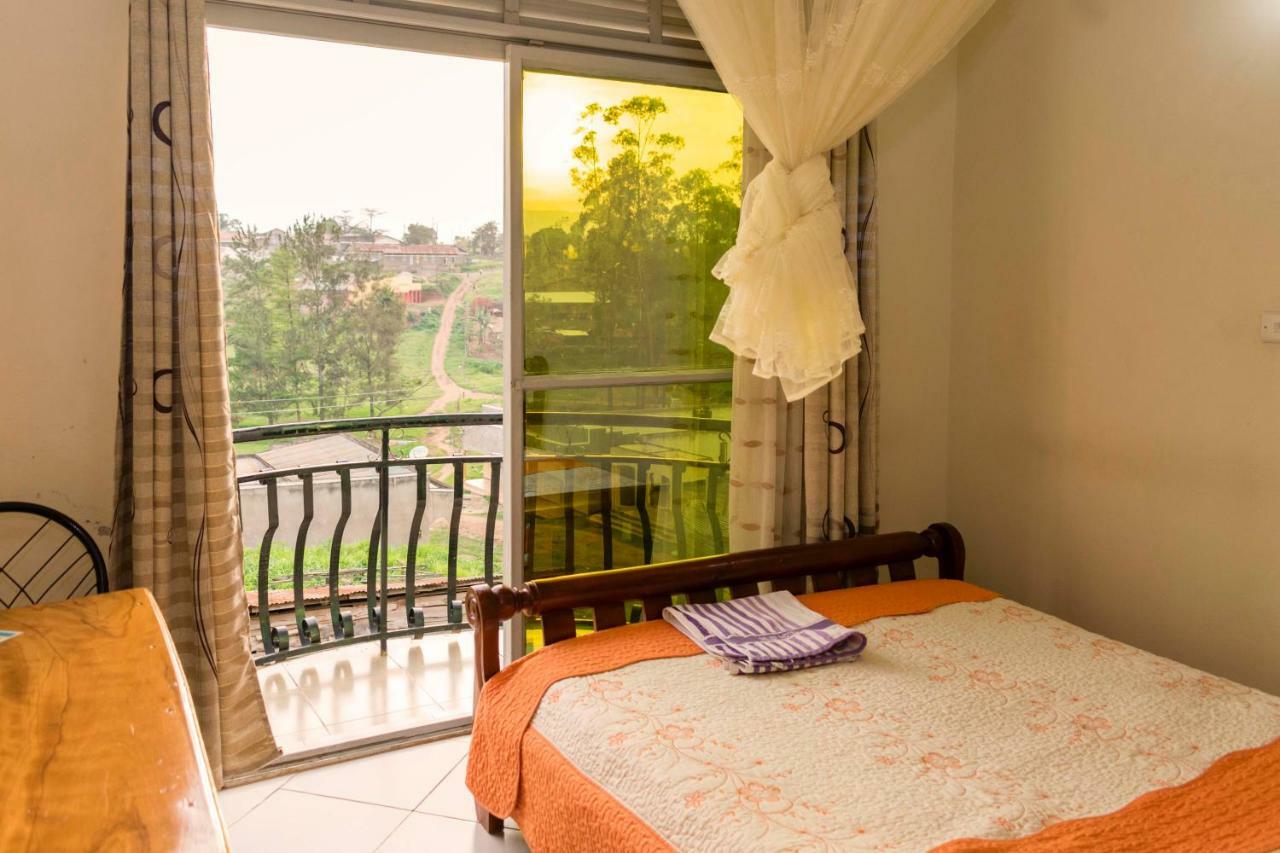 Relief Motel Fort Portal エクステリア 写真