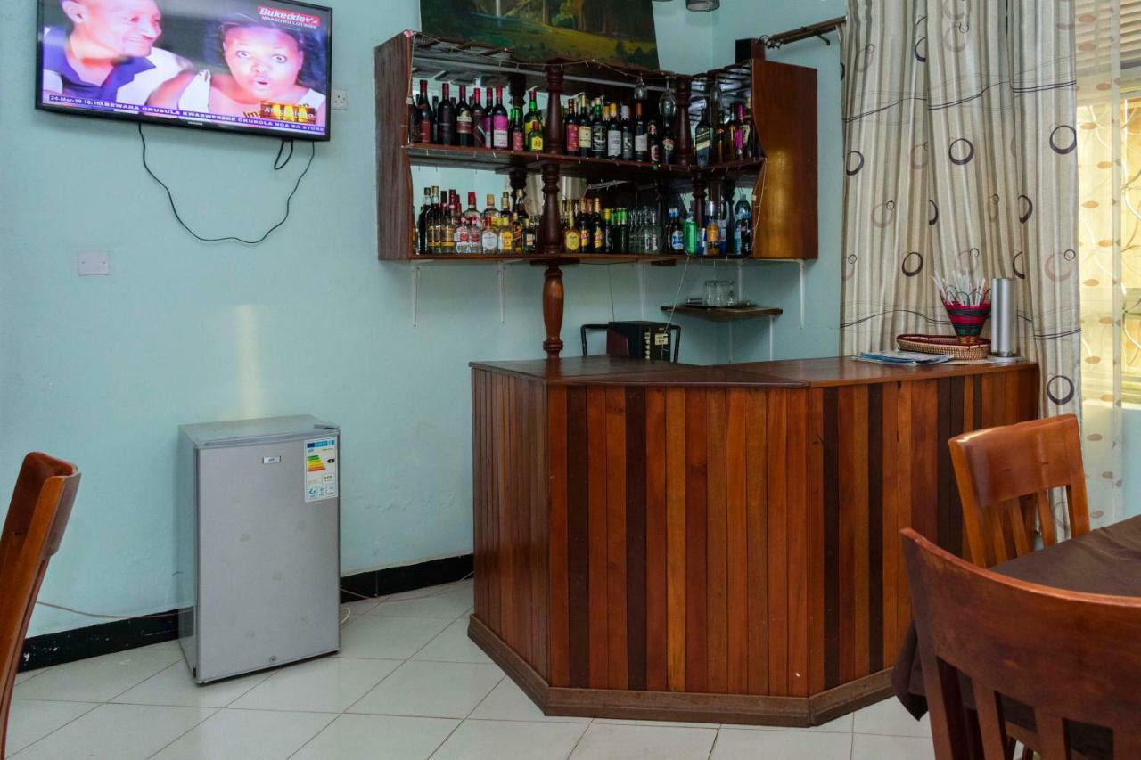 Relief Motel Fort Portal エクステリア 写真