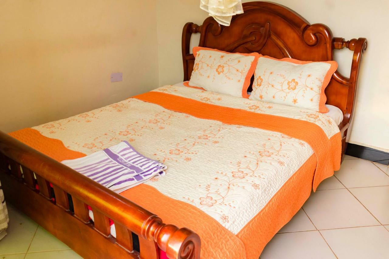 Relief Motel Fort Portal エクステリア 写真