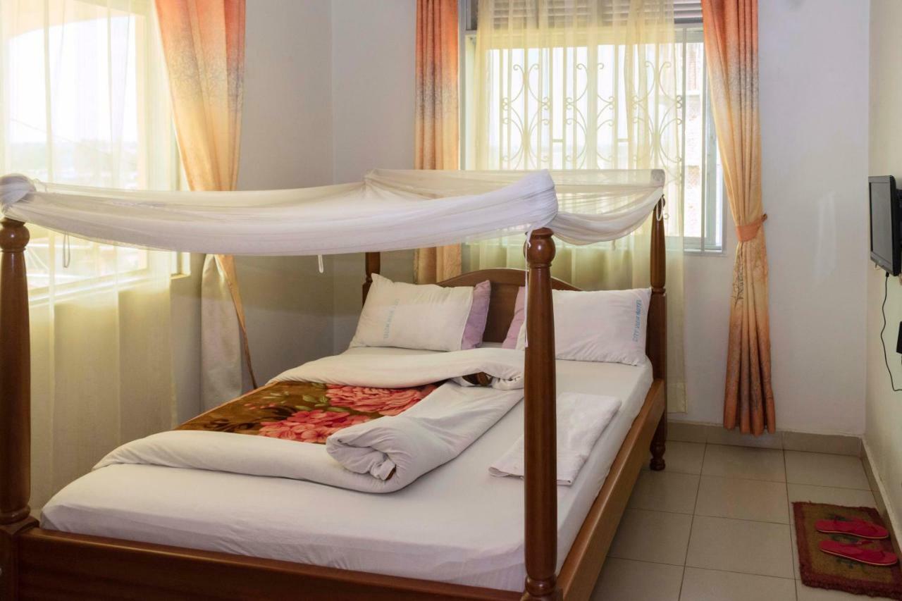 Relief Motel Fort Portal エクステリア 写真