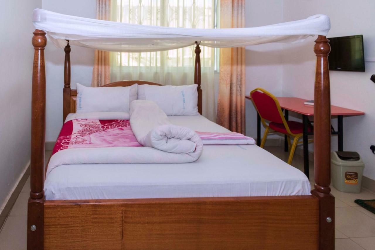 Relief Motel Fort Portal エクステリア 写真